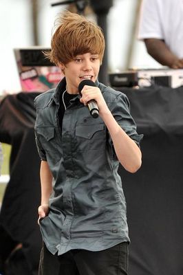 Justin Bieber - Events-2010-February-5th-The-Early-Show-justin-bieber-10278961-266-400.jpg