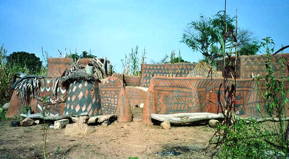 Ghana - Bolgatanga_painted_village.jpg