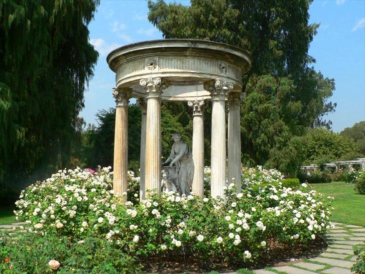 ogrody różane,pergole - Rose_Garden_Temple_of_Love_at_Huntington_Library.jpg
