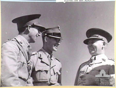 Palestyna - 1940-08-15. LATRUN  LT. J.E. LOUGHBY CAPT. G. PRINCE HAVE A YARN WITH POLISH OFFICER AT THE CELEBRATION.jpg