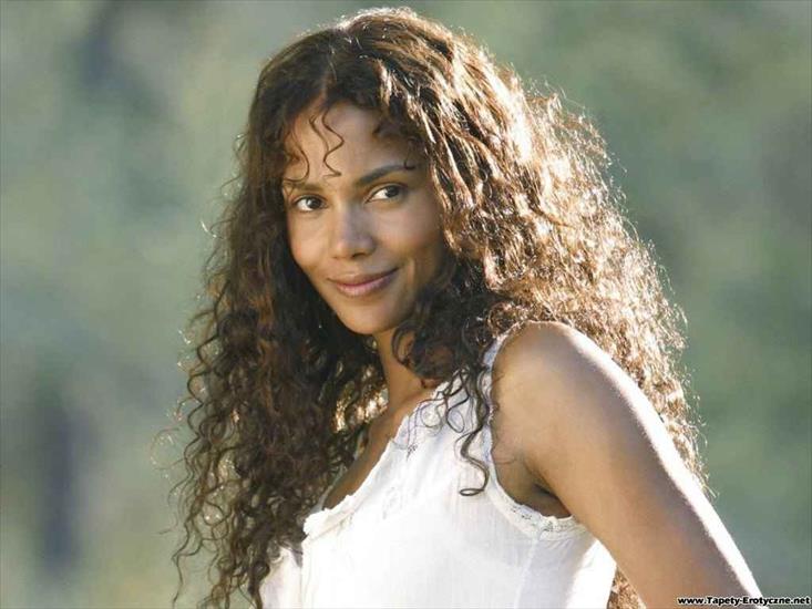 halle berrry - halle_berry_051.PNG