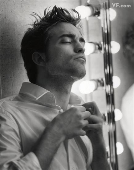 Robert Pattinson Edward Cullen - pattinson-C-0912-08.jpg