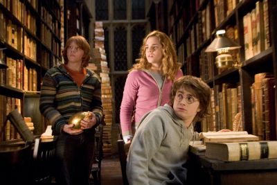 Harry Potter - Trio w bibliotece.jpg
