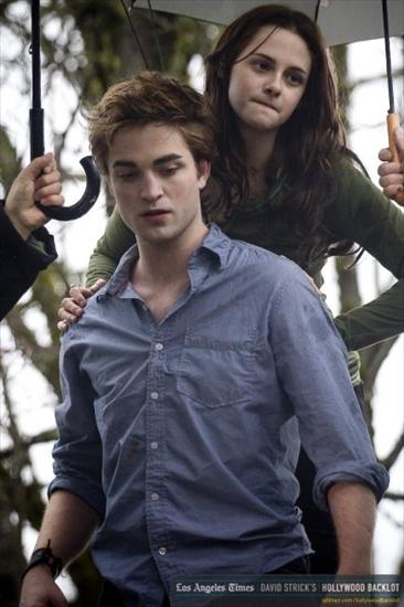 Edward and Bella - Twilight-404-3-sxga.jpg_595.jpg