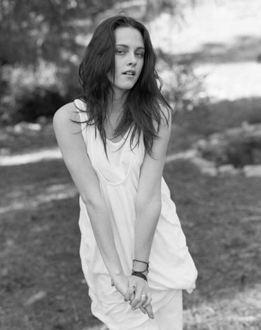 Kristen Stewart Bella Swan - Matt-Jones-Outtakes-kristen-stewart-9529413-379-480.jpg