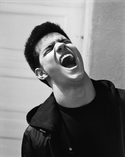 Taylor Lautner - taylor-interview-mag-hq-02_preview.jpg