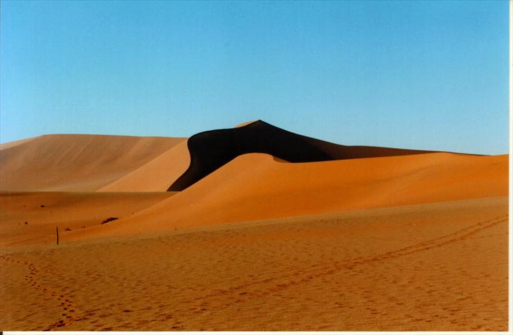 Namibia - Namibia-Namib-Desert-Naukluft-Park-Sossusvlei-sand-dunes-SMO.jpg