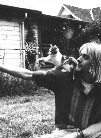 Koty - Kurt_Cobain_and_his_kitten.jpg
