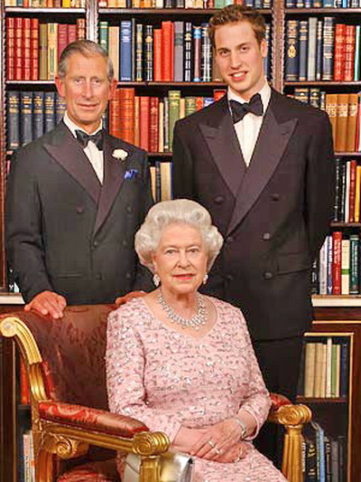 Wielka Brytania-Królowa Elżbieta 2 i Filip - Króewa z synem i wnukiem.jpg