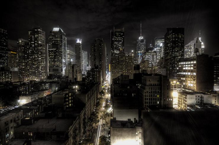 Krajobrazy - Miasto pogrążone w nocy.jpg