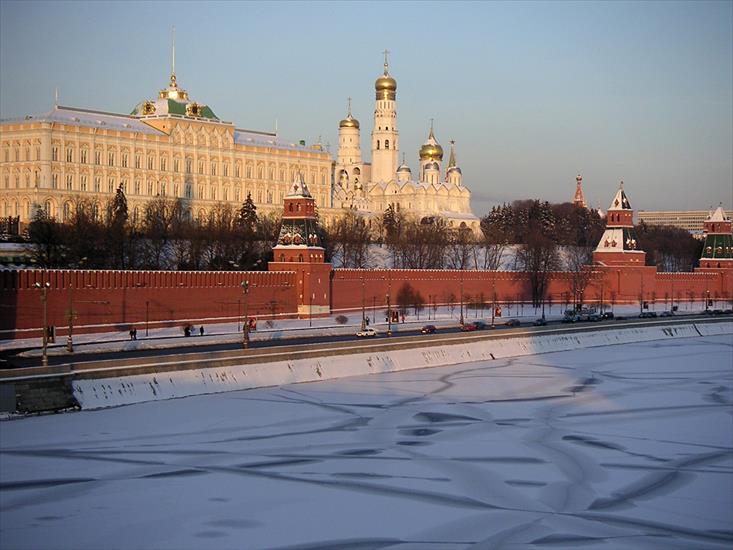 Zamki i palace - Kremlin,_Moskow_1.jpg