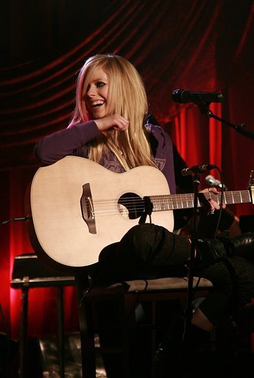 Live - Avril Lavigne Live 37.jpg