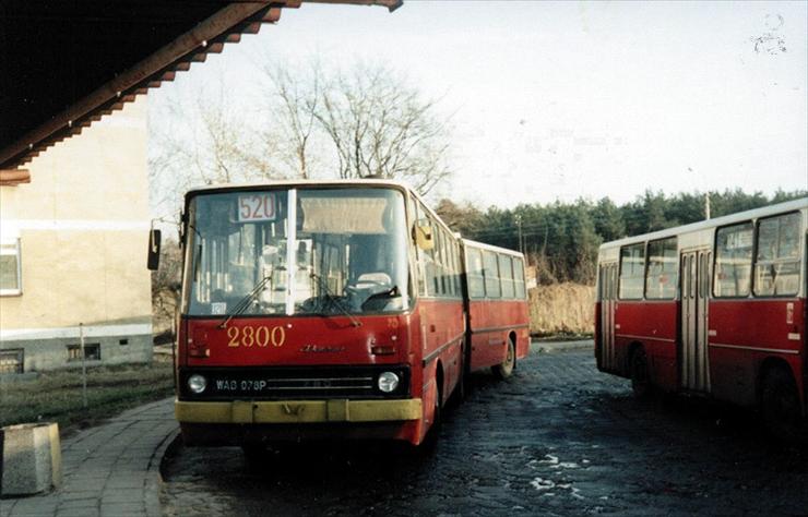 Autobusy - Stojący Ikarus 175  na pętli Autobusowej.jpg