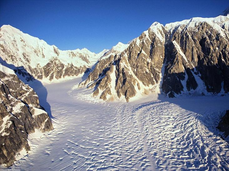 WIDOKI I KRAJOBRAZY - Merging Glaciers, Alaska - 1600x1200 - ID 36972 .jpg