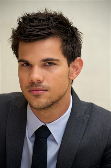 Taylor Lautner - 31.jpg