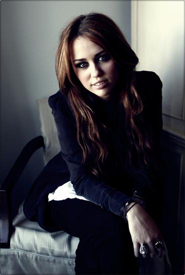Miley Cyrus - Shoot10PortraitTheLastSong-05.jpg
