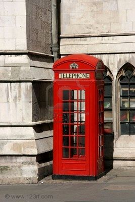 Londyn - 4822838-london-typowy-czerwony-telefon-stoisku--symbol-wielkiej-brytanii1.jpg