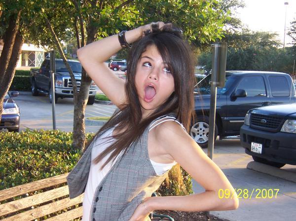Selena Gomez - 7403f84777.jpeg
