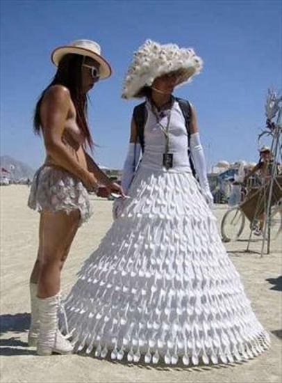 najdziwniejsze suknie ślubne świata - 0df90db0c9cbf268ca7d51d.jpg