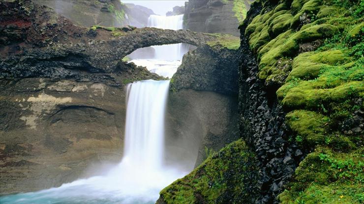tapety na kompa - Scenic Waterfall, Iceland.jpg