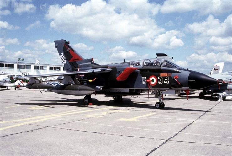 Tornado - samolot wielozadaniowy myśliwsko-bombowy - Tornado włoskich sił powietrznych na Paris Air Show, 1991.JPG