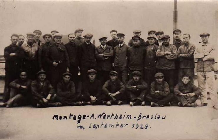 lata 1900-1945 - unikatowe zdjęcie grupy budowniczychprzedwojennego wertheimu.jpg