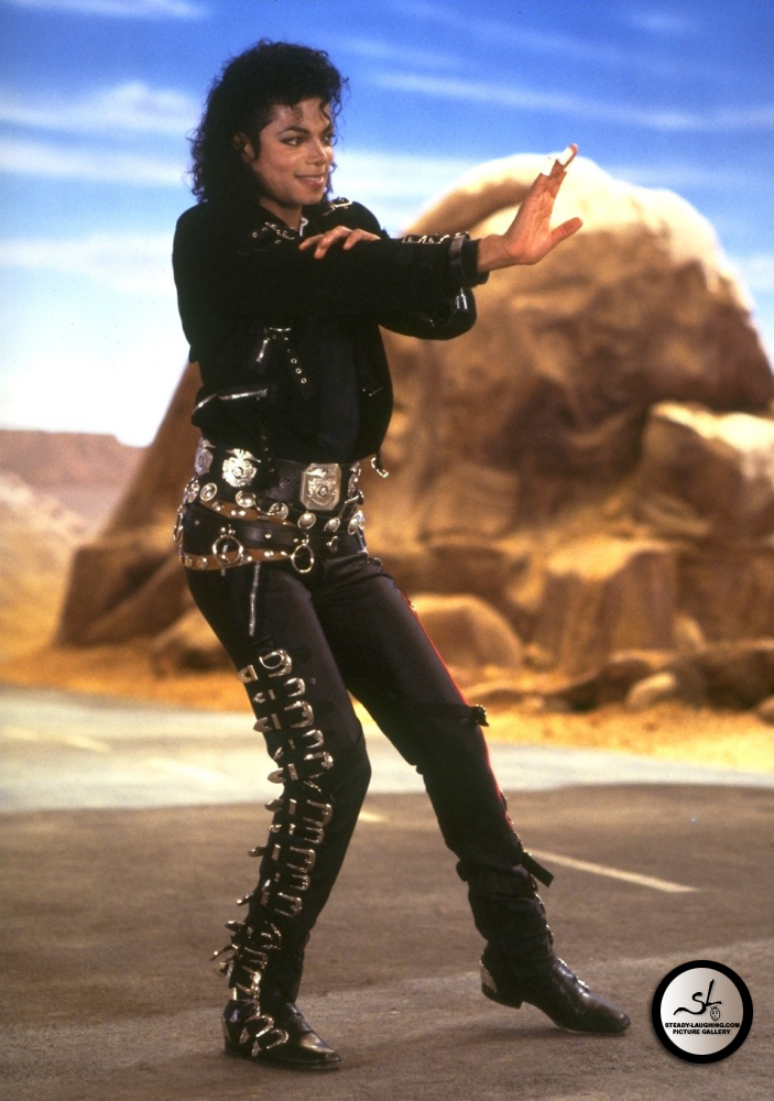 Michael Jackson - Videoshoots-Moonwalker-Set-michael-jackson-7358116-703-1000.jpg