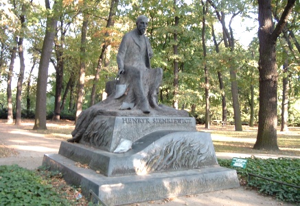 Pomniki w Warszawie - Pomnik Sienkiewicza.jpg