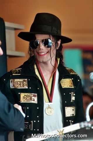 1993r - Guinness Book of World Records Awards - MICHAEL-JACKSON-michael-jackson-12668022-318-480.jpg