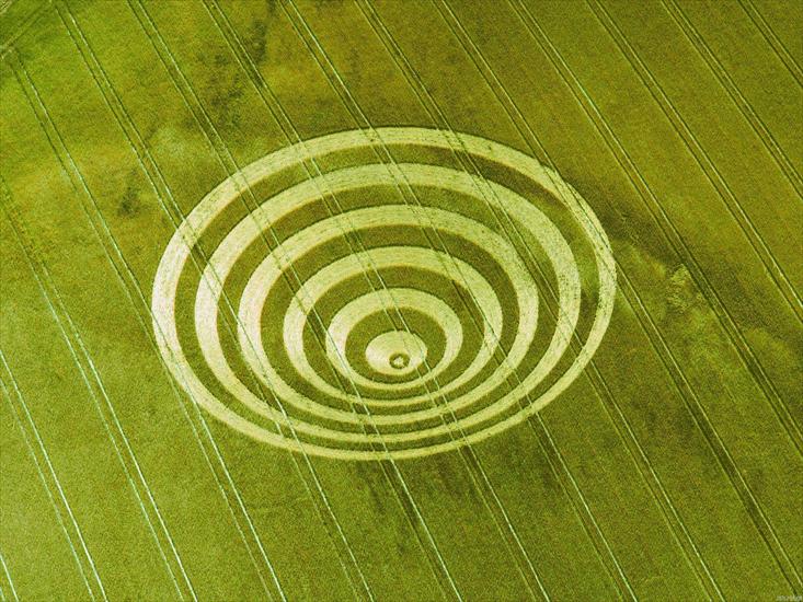 tajemnicze kule - Cissbury Rings, England, 1995.jpg