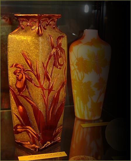 szkło historyczne - Wazon Baccarat Francja ok 1900 szkło warstwowe trawione złocone.jpg